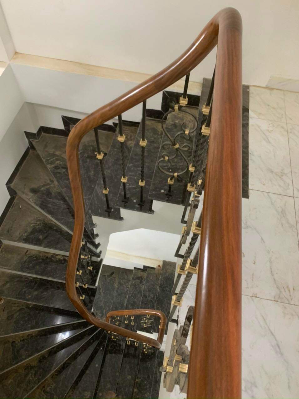 Cho thuê nhà hai mặt tiền,mới, Lạc Long Quân, 100m2x 5T vỉa hè 29 Tr - Ảnh 1